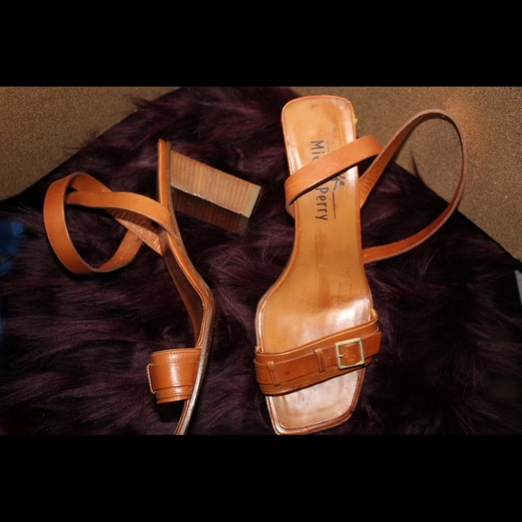 Tan open toe shoes - Picture 3 of 4